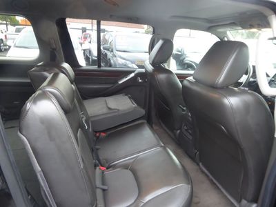 2010 Nissan Pathfinder LE
