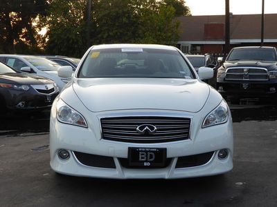 2011 INFINITI M56