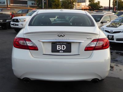2011 INFINITI M56