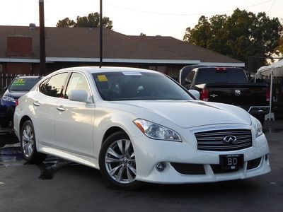 2011 INFINITI M56