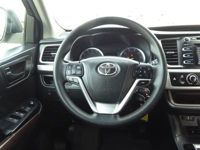 2016 Toyota Highlander LE